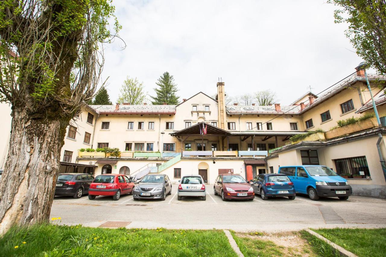Hostel Idrija Exteriér fotografie